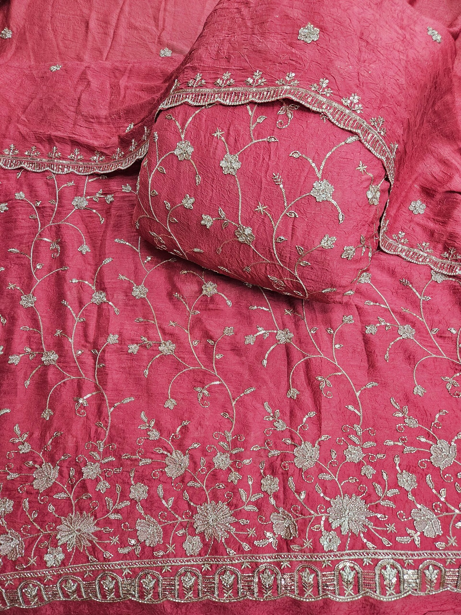 Booglie Sequins Embroidery Combo On Rangoli Crush Fabric - Image 4